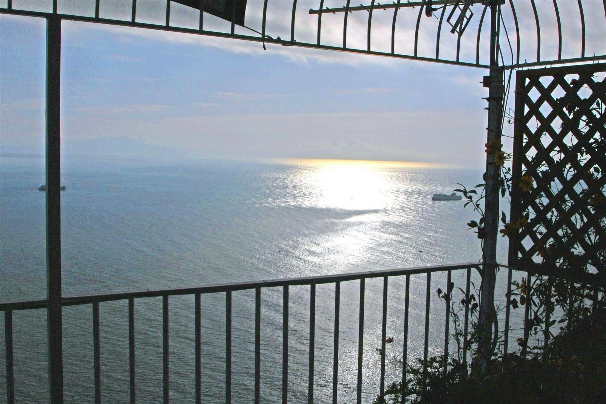 Dimora Carlo III Bed & Breakfast วิเอตริ ภายนอก รูปภาพ